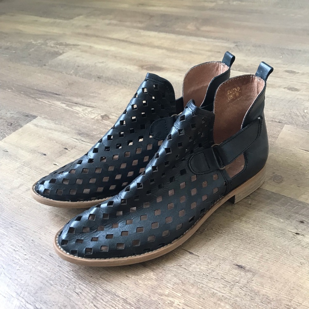 Musse & cloud cut out booties